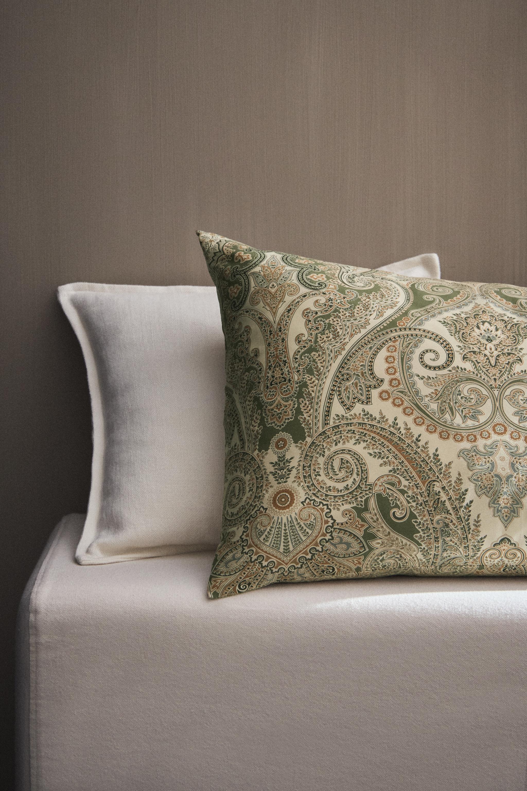 PAISLEY SATEEN COTTON PILLOWCASE (300 THREAD COUNT)